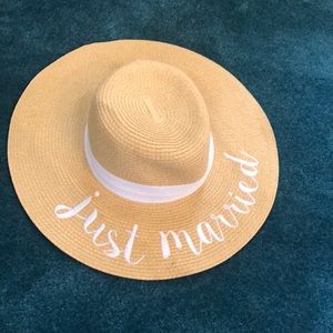 Just Married Floppy beach hat